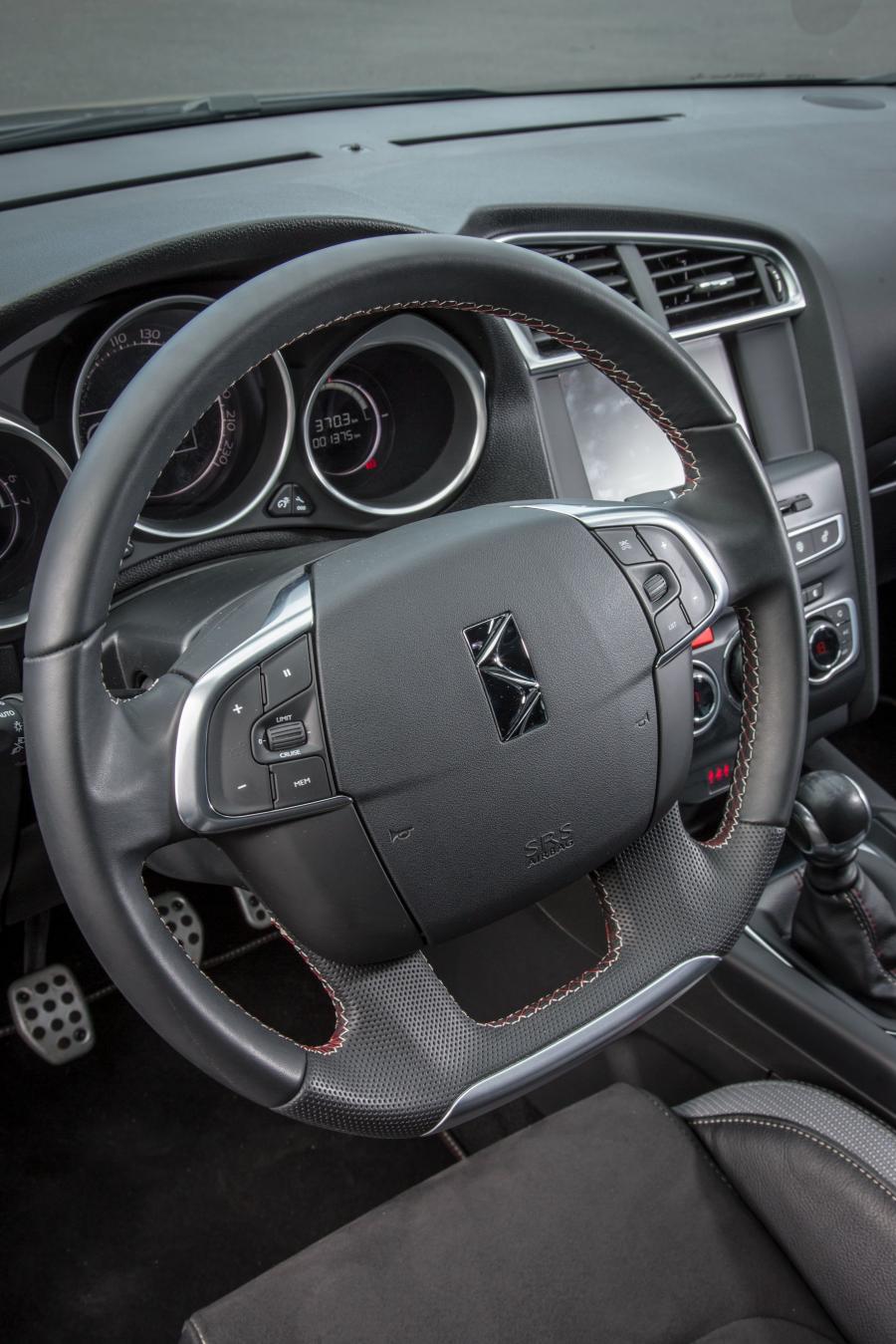 Панель приборов DS 4 Performance Line 2016 года  (фото 21 из 26)